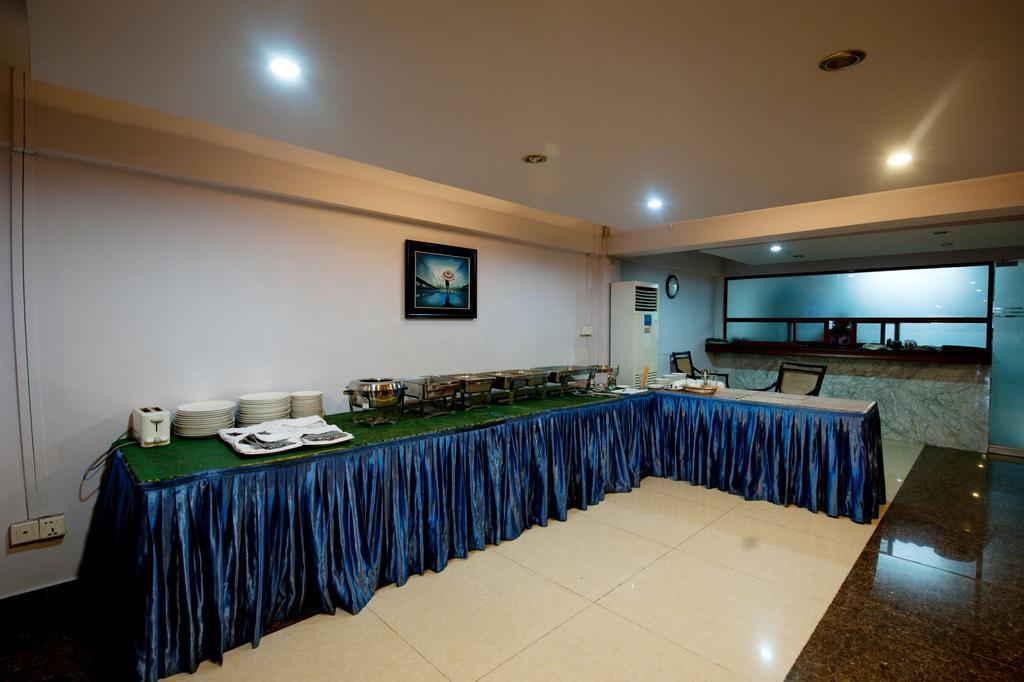 Circuit Hotel & Cafe - Nana Hotel Phnompenh Exteriér fotografie